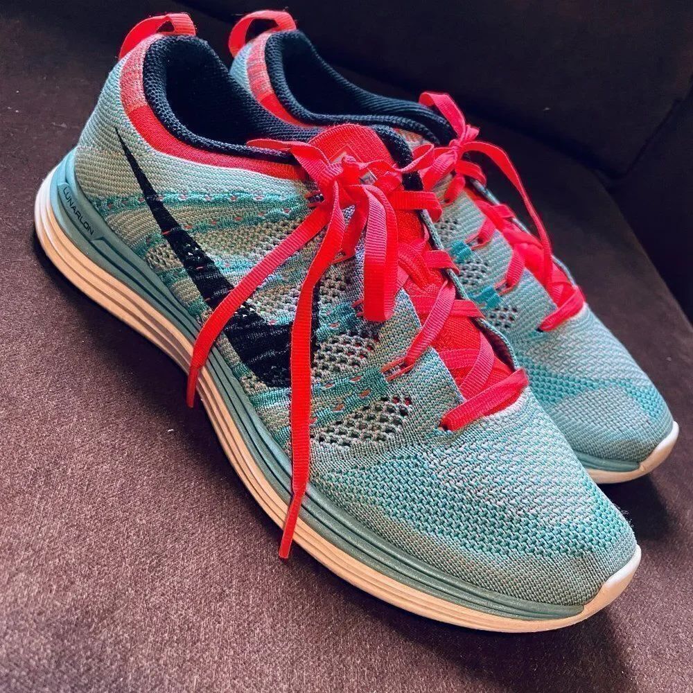Excellent NIKE FLYKNIT Lunar 1 Blue Coral sz 8 US